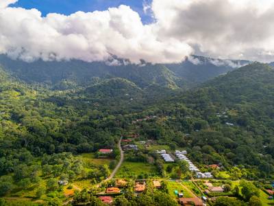 Charming 3-Bedroom Home for Sale in Ojochal, Costa Rica image 4