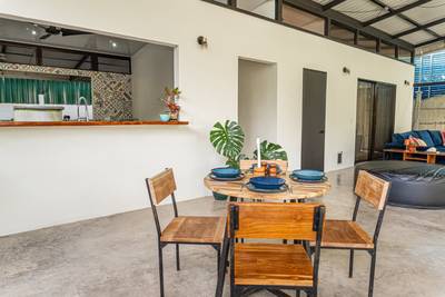 Charming and Affordable 1-Bedroom Home in Uvita image 1