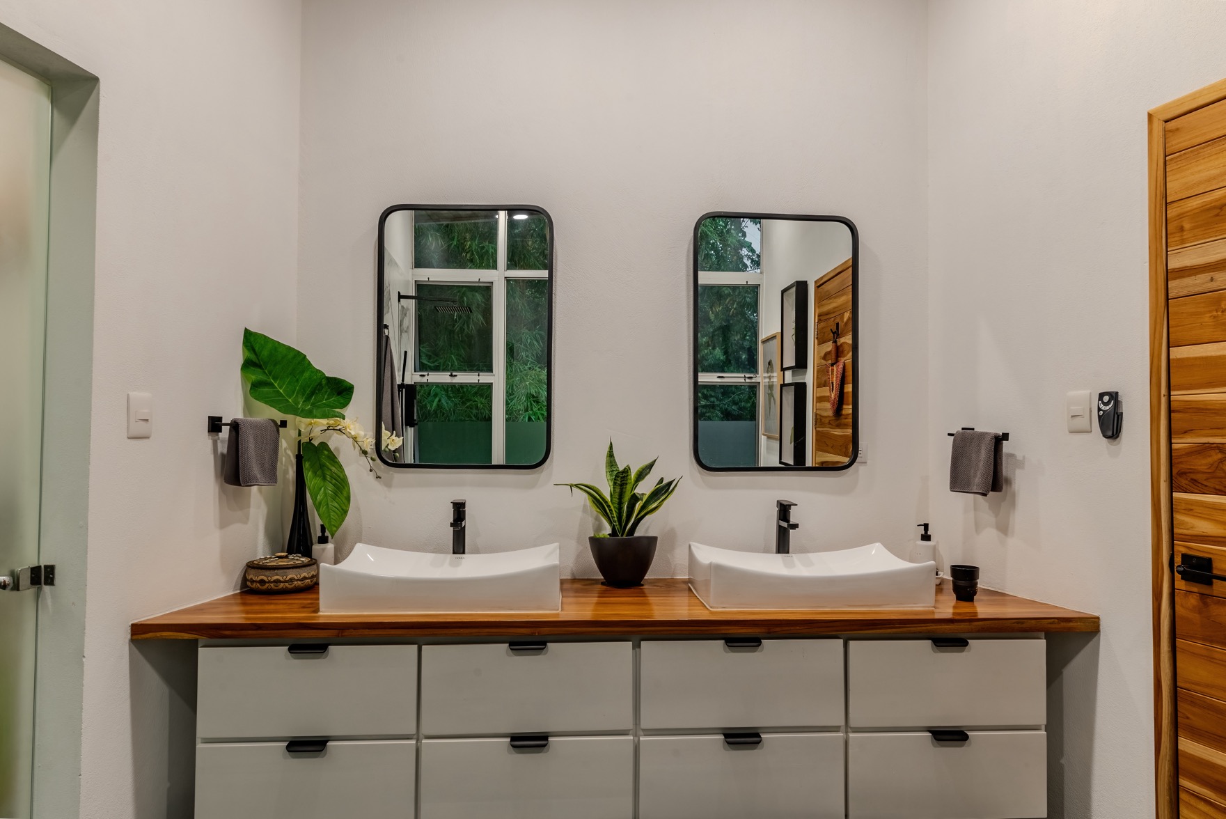 The Glass House: A Luxury Home for Sale in Ojochal, Costa Rica selected