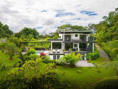 Exceptional Modern 4-Bedroom Family Sanctuary on 1 Acre in Ojochal image 1