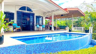 Charming 3 Bedroom Home with Lush Garden Acreage and Pocket Ocean View image 2