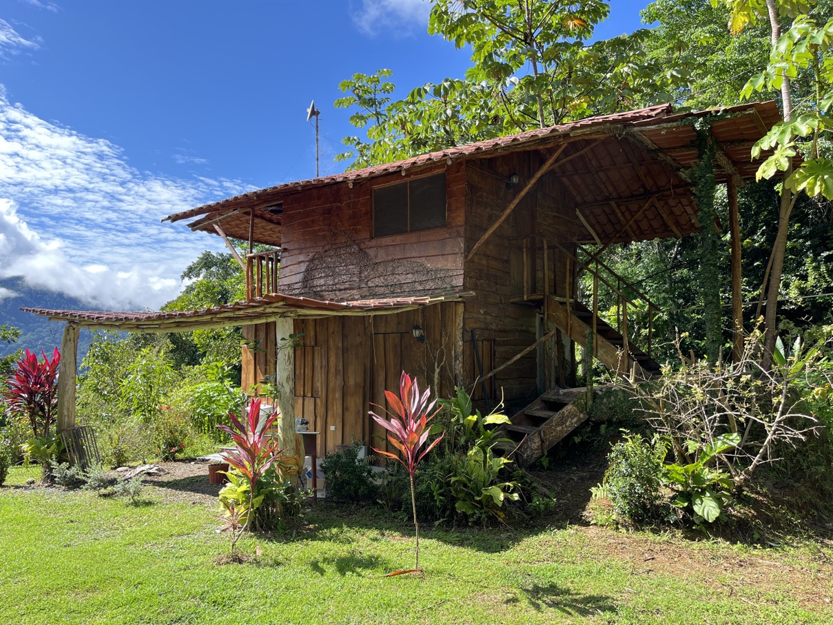Charming Mountain Retreat in Vergel de Osa – Minutes from Ojochal, Beaches, and Waterfalls selected