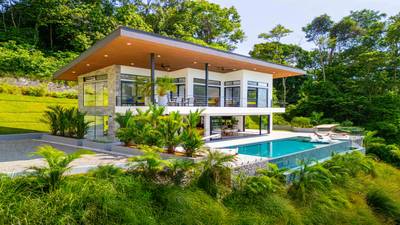 Luxury 4-Bed Home with Ocean & Jungle Views in Ojochal image 1