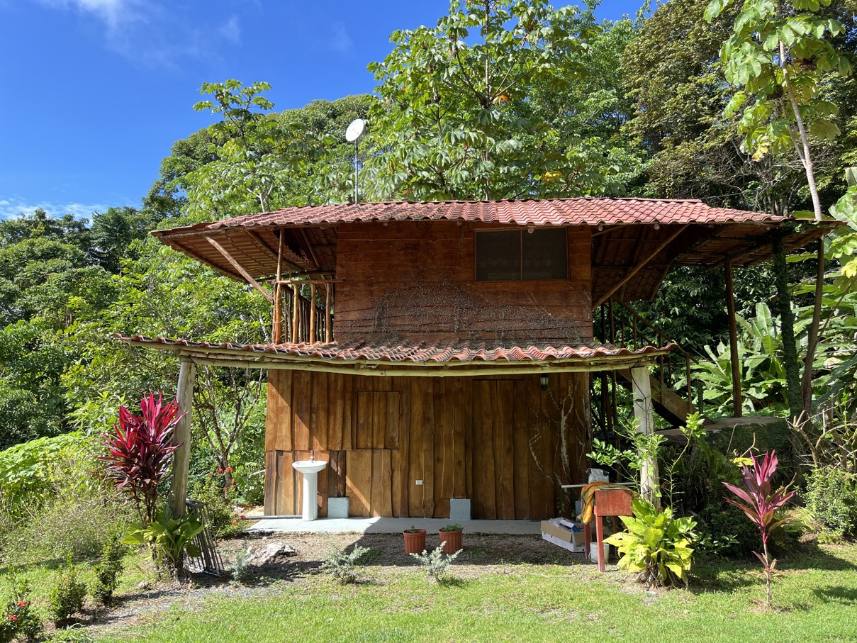 Charming Mountain Retreat in Vergel de Osa – Minutes from Ojochal, Beaches, and Waterfalls selected