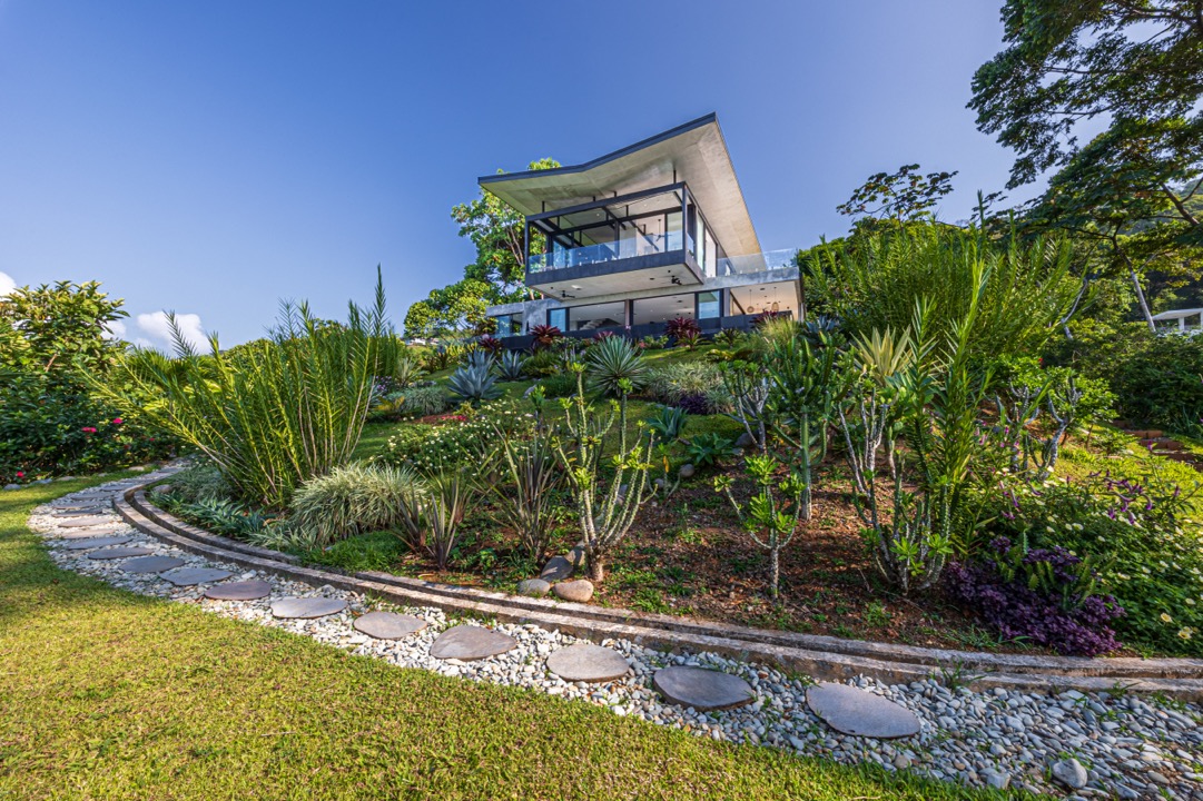 Modern Architectural Masterpiece in Costa Rica’s Southern Pacific selected