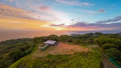 Whale's Tail Ocean Views Luxury Hilltop Estate image 1
