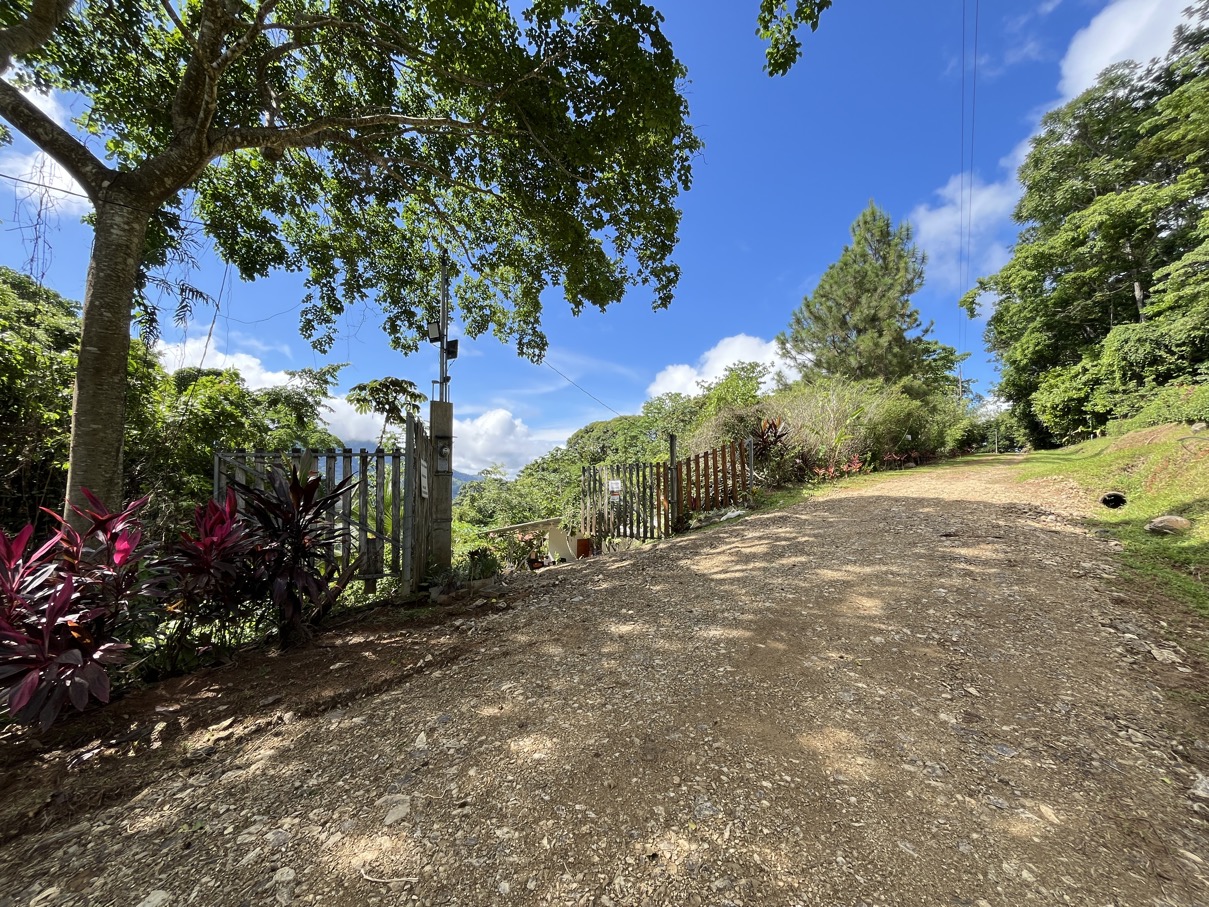 Charming Mountain Retreat in Vergel de Osa – Minutes from Ojochal, Beaches, and Waterfalls selected