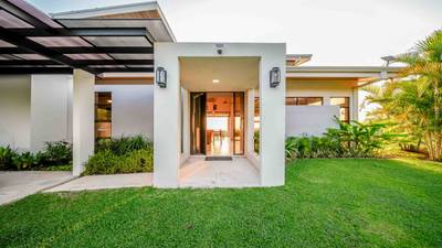 Guest House and Infinity Pool Ocean View Luxury Estate image 5
