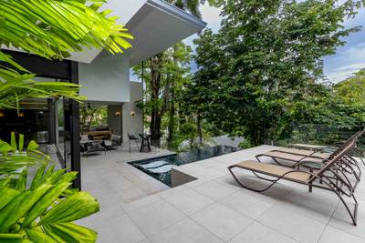 Elegant Jungle Villa in Manuel Antonio image 5