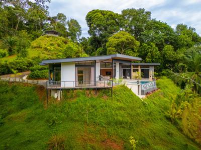 Modern Jungle Retreat with Infinity Pool and Panoramic Mountain Views in Ojochal image 5