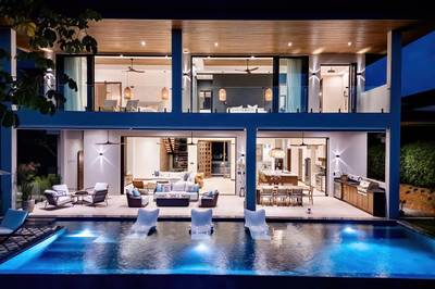 Luxurious 5-Bedroom Estate with Infinity Pool and Sweeping Coastal Views image 5