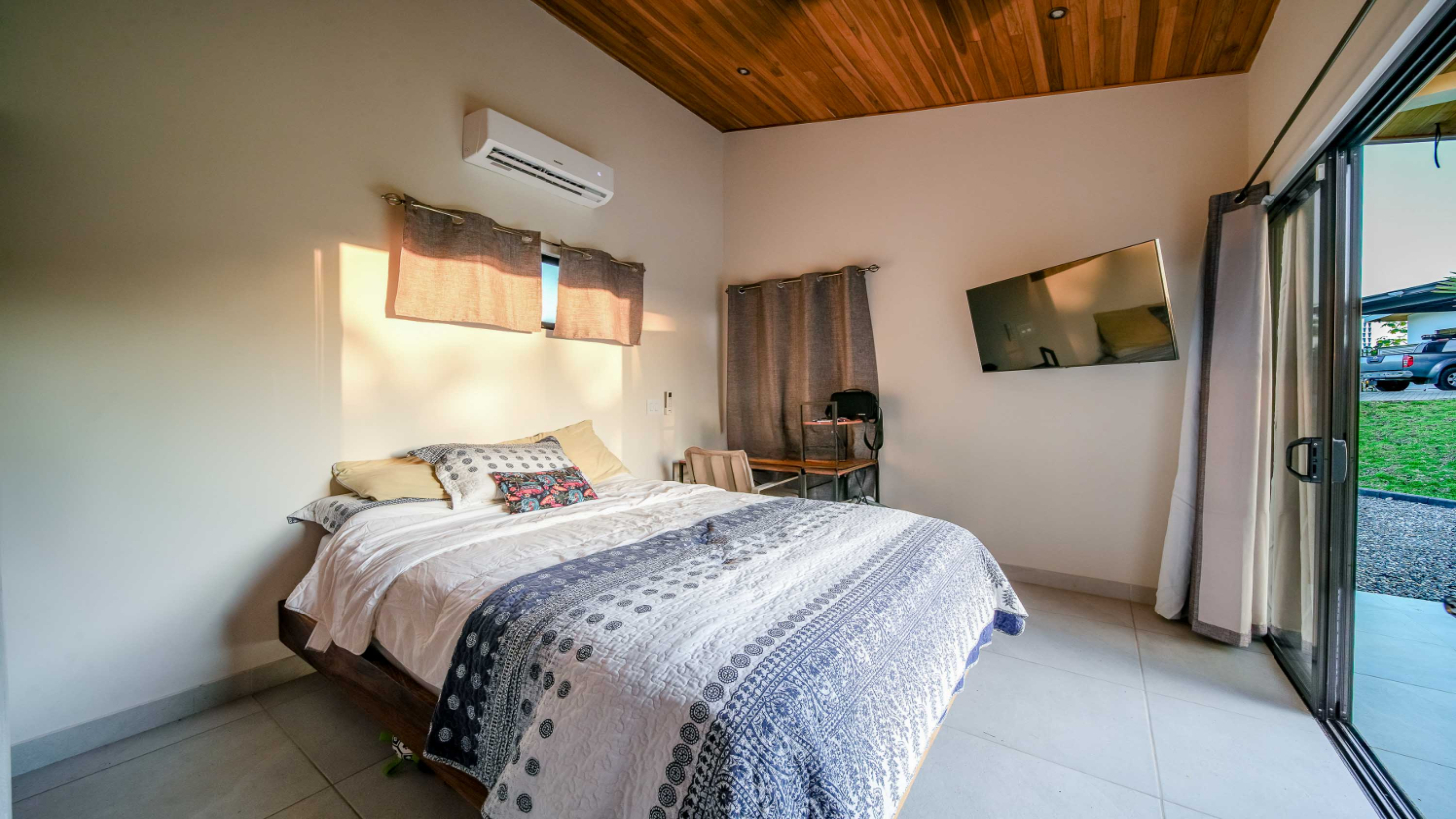 Guest House and Infinity Pool Ocean View Luxury Estate selected