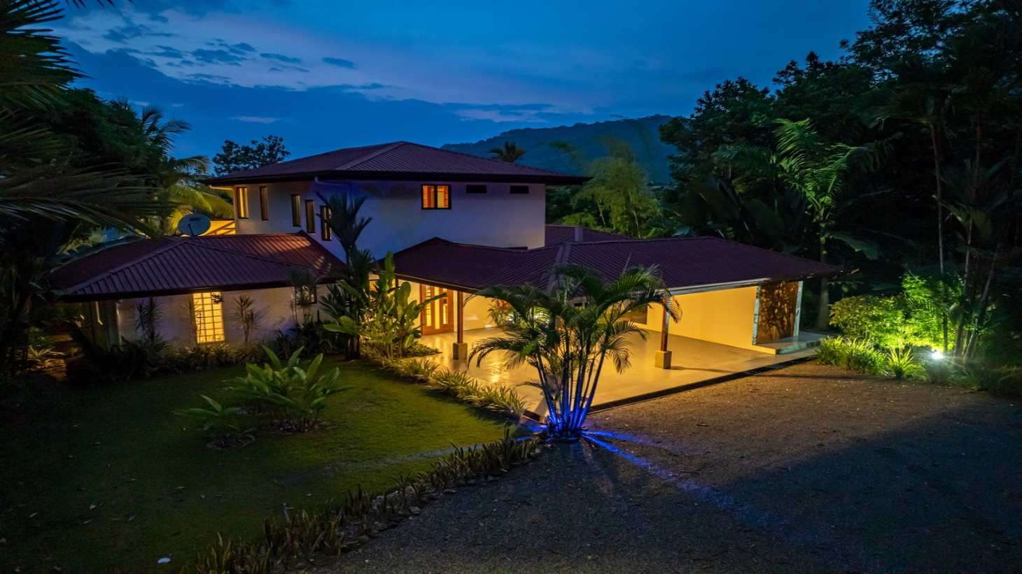 3 Bedroom Elegant Home With Guest Suite & Sweeping Ocean Views selected