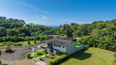 Elegant Tropical Villa Steps from Playa Hermosa – Gated Community image 5