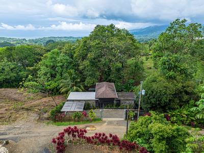 Modern Villa with Infinity Pool, Rancho & Expansion Potential in Prime Uvita Location image 2