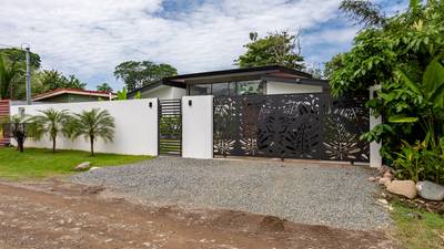 Modern 3-Bedroom Home with Private Pool in the Heart of Playa Uvita image 4