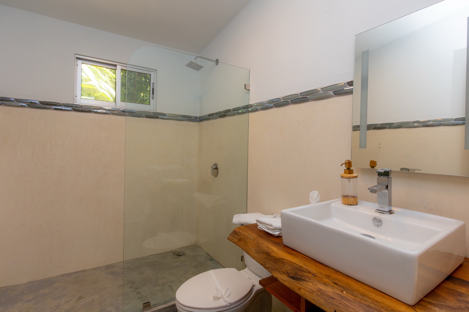 Serene Retreat with Income Potential in Manuel Antonio selected