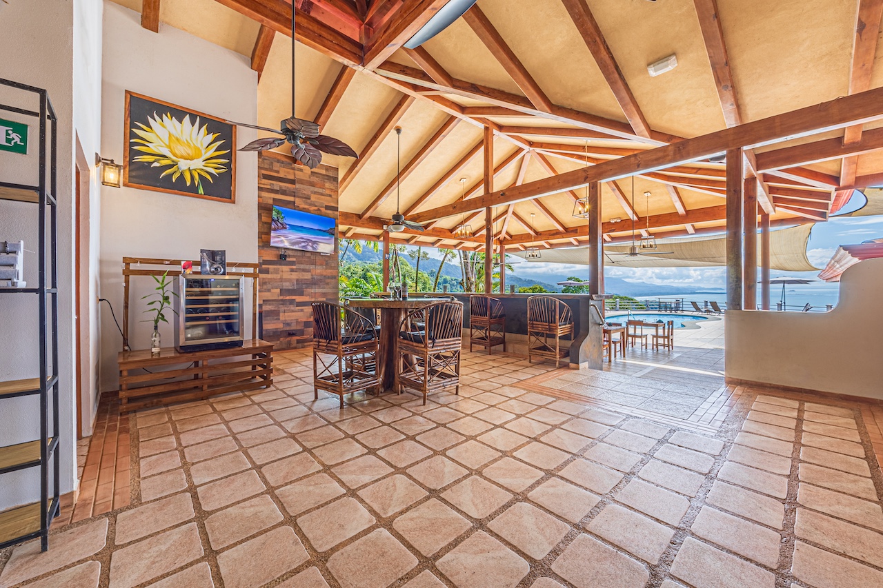 Oceanview Boutique Hotel and Villas Overlooking the Iconic Whale’s Tail selected