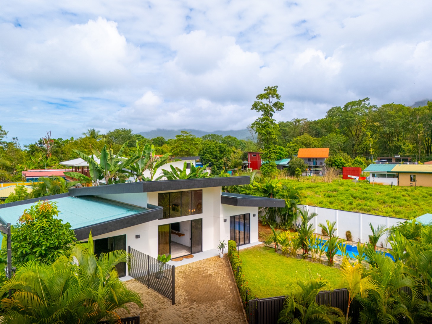 Charming Home Near Uvita’s Whale Tail Beach — Comfort, Privacy, and Rental Potential selected
