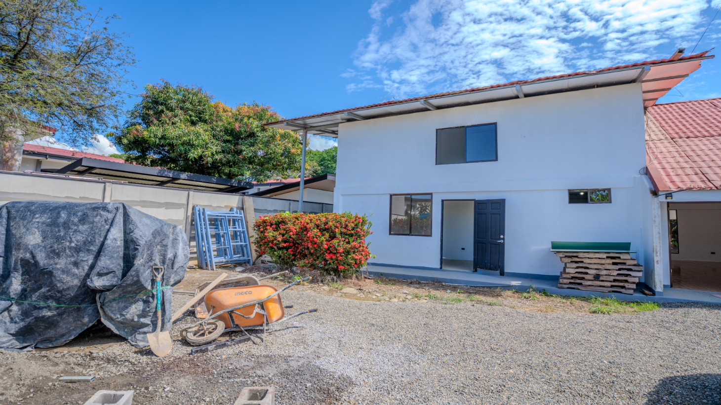 Apartments within Walking Distance to the Beach In Uvita – 0.21 Acres selected
