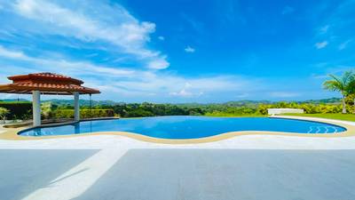 Luxury Ocean View Estate in Ojochal, Costa Rica - 5 ensuite bedrooms with resort style infinity pool plus separate ground floor, self contained, guest apartment image 5