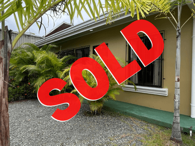 Prime Investment Opportunity in Uvita: Income-Producing Fourplex Just 300 Meters from the Beach image 1