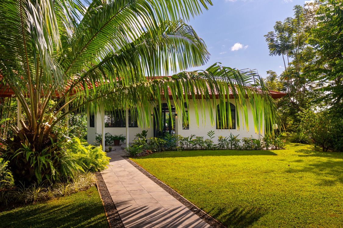 Villa Allamanda — Solar-Powered Luxury Retreat with Ocean Views in the Mountains of Tres Ríos selected