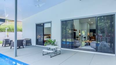Jungle-Immersed Modern Retreat with Riverfront, Pool, and Expansion Potential in Cinco Ventanas image 5