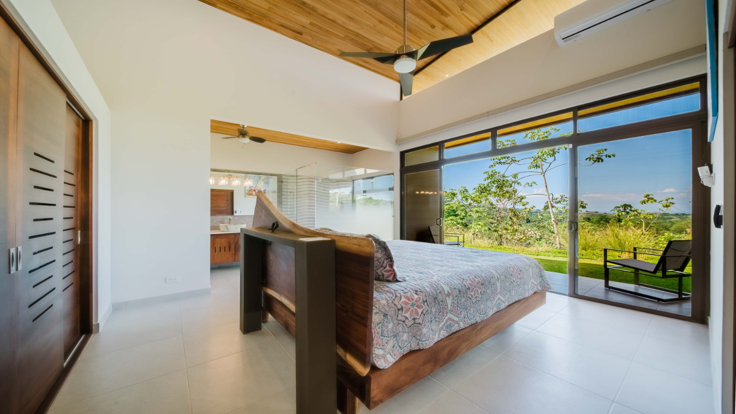 Guest House and Infinity Pool Ocean View Luxury Estate selected