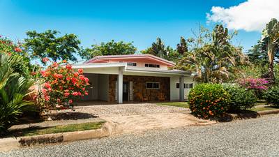 3 Bedroom Home Walking Distance to Playa Chaman – Villas del Sol, Bahía Ballena image 1