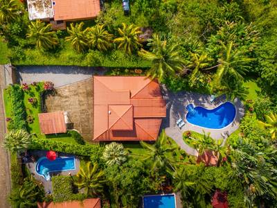 Charming 3-Bedroom Home for Sale in Ojochal, Costa Rica image 5