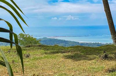 Large Uvita Lot with Whale’s Tail Ocean Views, Sunsets & Legal Water – Ready to Build image 1