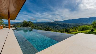 Luxurious 3-Bedroom Modern Tropical Home for Sale in Dominical, Costa Rica image 5