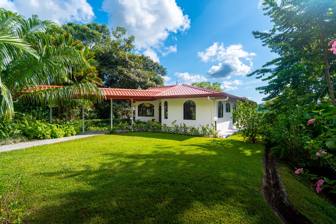 Villa Allamanda — Solar-Powered Luxury Retreat with Ocean Views in the Mountains of Tres Ríos selected