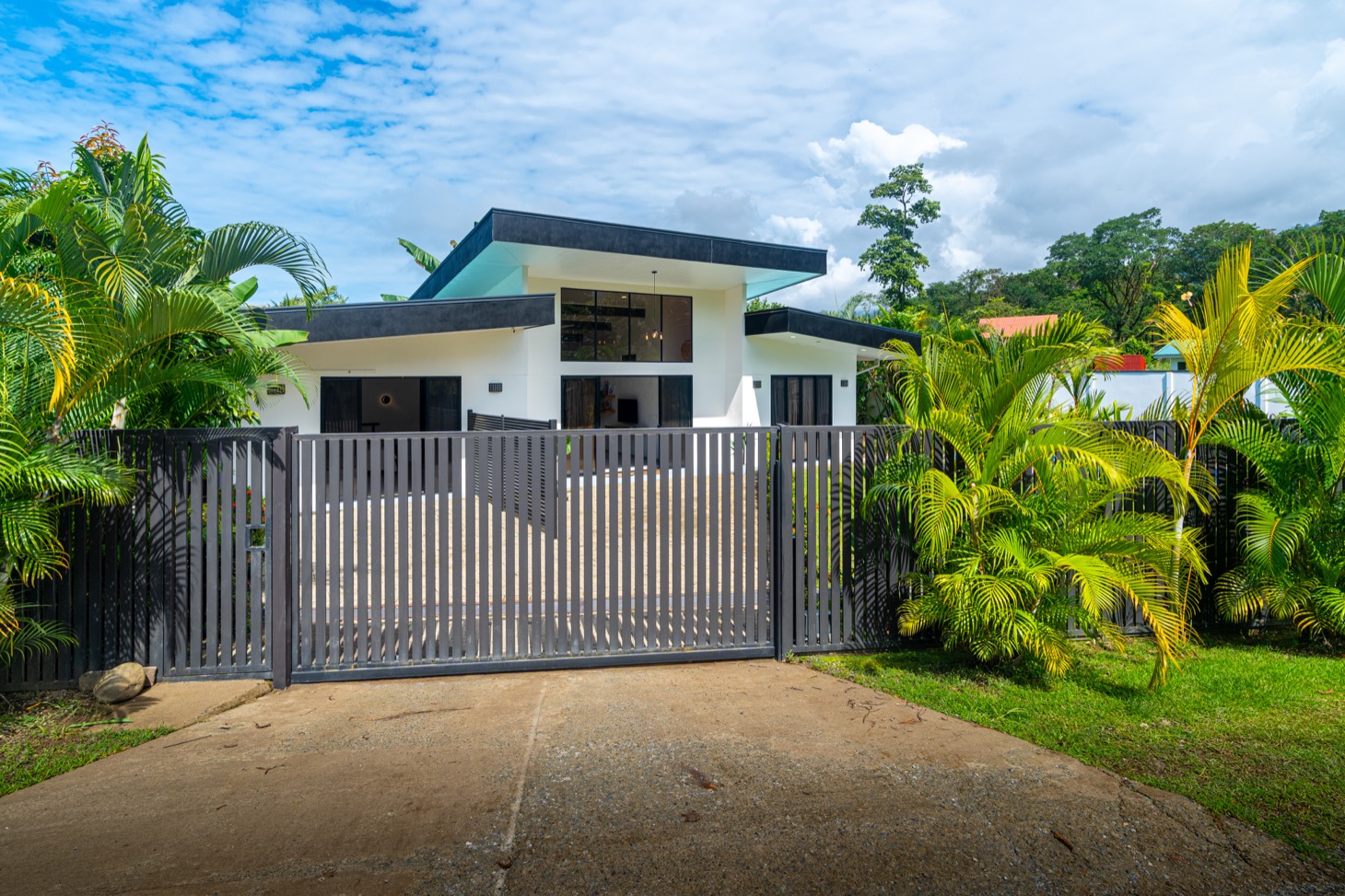 Charming Home Near Uvita’s Whale Tail Beach — Comfort, Privacy, and Rental Potential selected