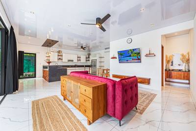 Turnkey 3-Bedroom Pool Home in Prime Coastal Location Near Beaches, Parks, and Dining image 5