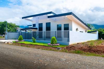 Elegant Coastal Living in Uvita – Walk to Beach, Dine, and Nature image 3