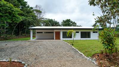 Spacious 3-Bedroom, 3-Bath Home with Larger Pool & Terrace in Ojochal image 2