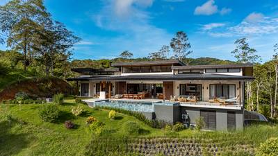 Luxurious 3-Bedroom Modern Tropical Home for Sale in Dominical, Costa Rica image 3