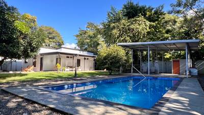 3-Bedroom Home with Large Pool and Garden in Bahía image 2