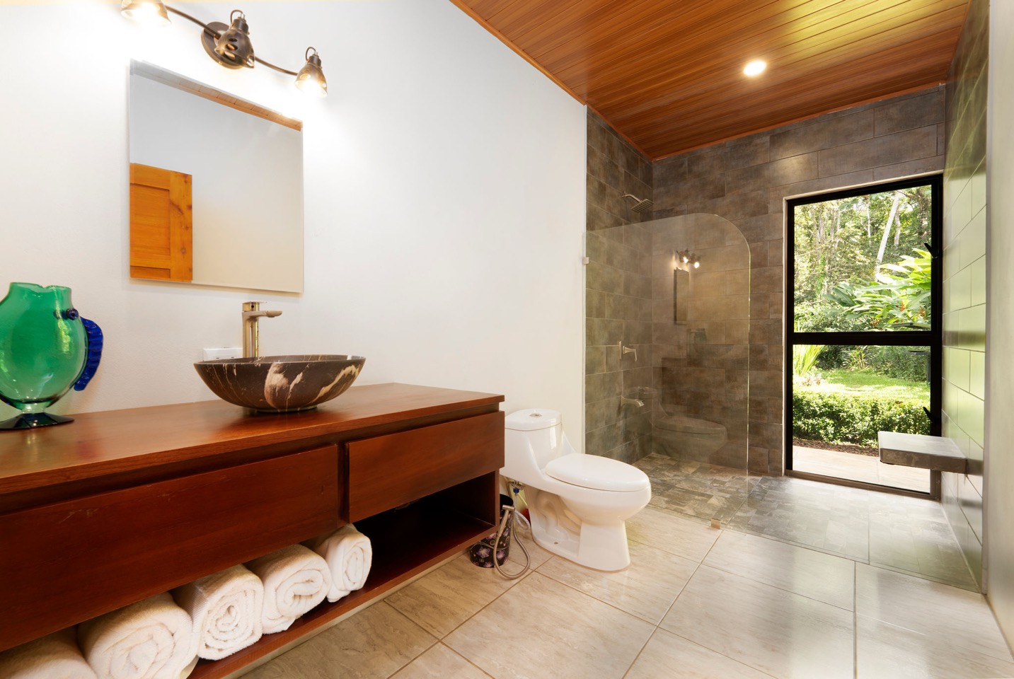 Two Modern Homes with Mountain View, Creek Access, and Multiple Building Sites in Tumbas, Tinamastes selected