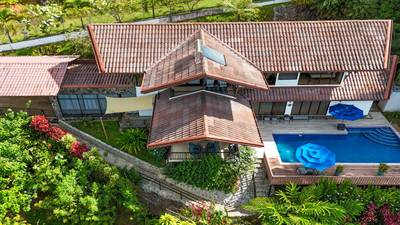 Panoramic Ocean View 4-Bedroom Home with Big Pool in Ojochal Costa Rica image 4