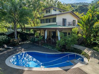 Modern 5-Bedroom Riverfront Home Walking Distance to Dominical image 1