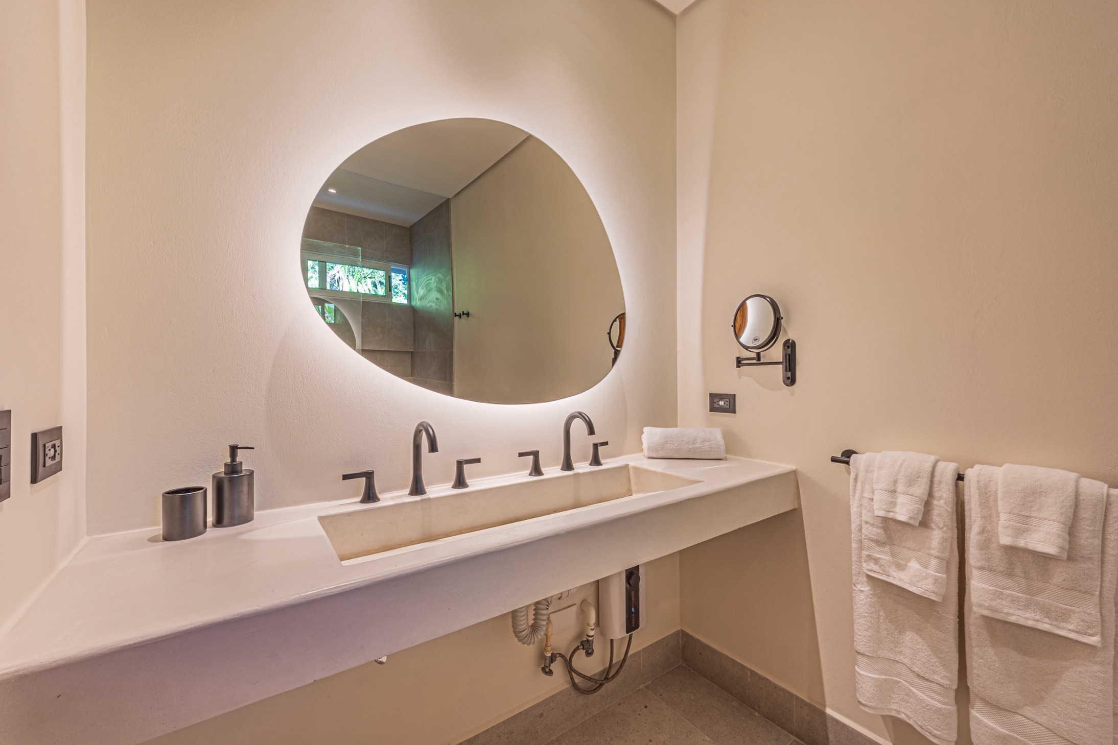 Luxury Villa: Walking Distance to the Beach selected