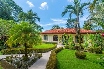 Move-In Ready Jungle Home in Gated Community image 5