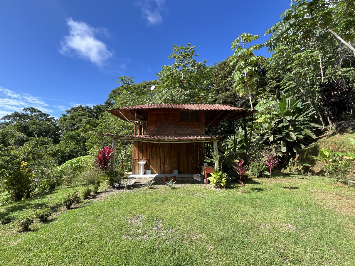 Charming Mountain Retreat in Vergel de Osa – Minutes from Ojochal, Beaches, and Waterfalls selected