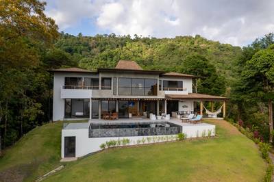 Luxury Oceanview Retreat Surrounded by Jungle in Dominicalito image 1