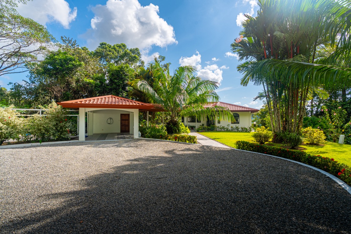 Villa Allamanda — Solar-Powered Luxury Retreat with Ocean Views in the Mountains of Tres Ríos selected