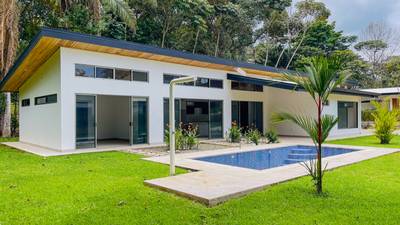 Brand New Three-Bedroom Mountain View Home in Ojochal, Costa Rica image 2