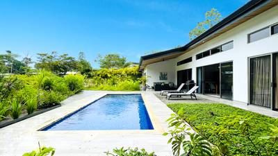 Modern 3BR Home in Highly Desirable Gated Community in Ojochal Costa Rica image 3